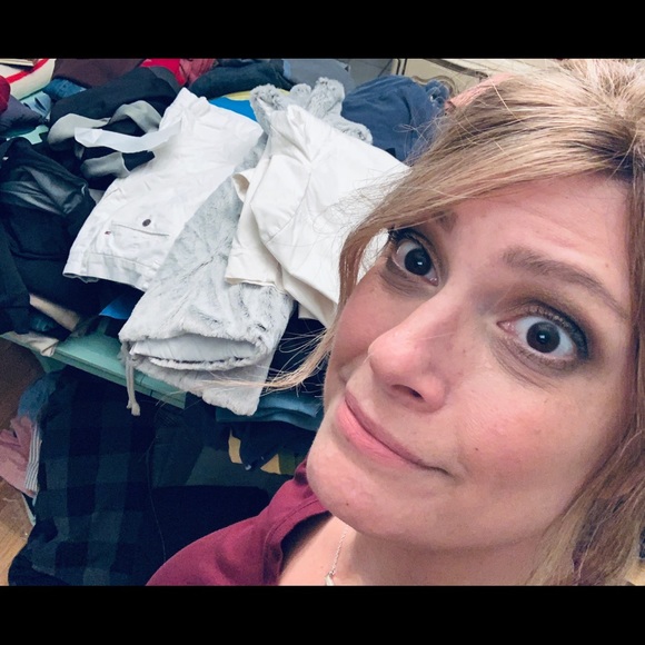 It’s Annessa! PoshSeller/Ambassador/Affiliate 🌼 - Picture 2 of 8